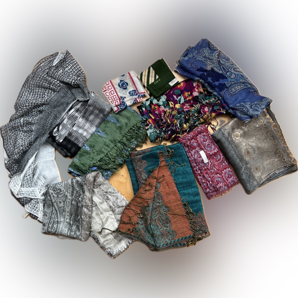 1️⃣1️⃣Lot of 11 Random Scarves/Wraps/Shawls Varying Materials/Brands/Colors/Size